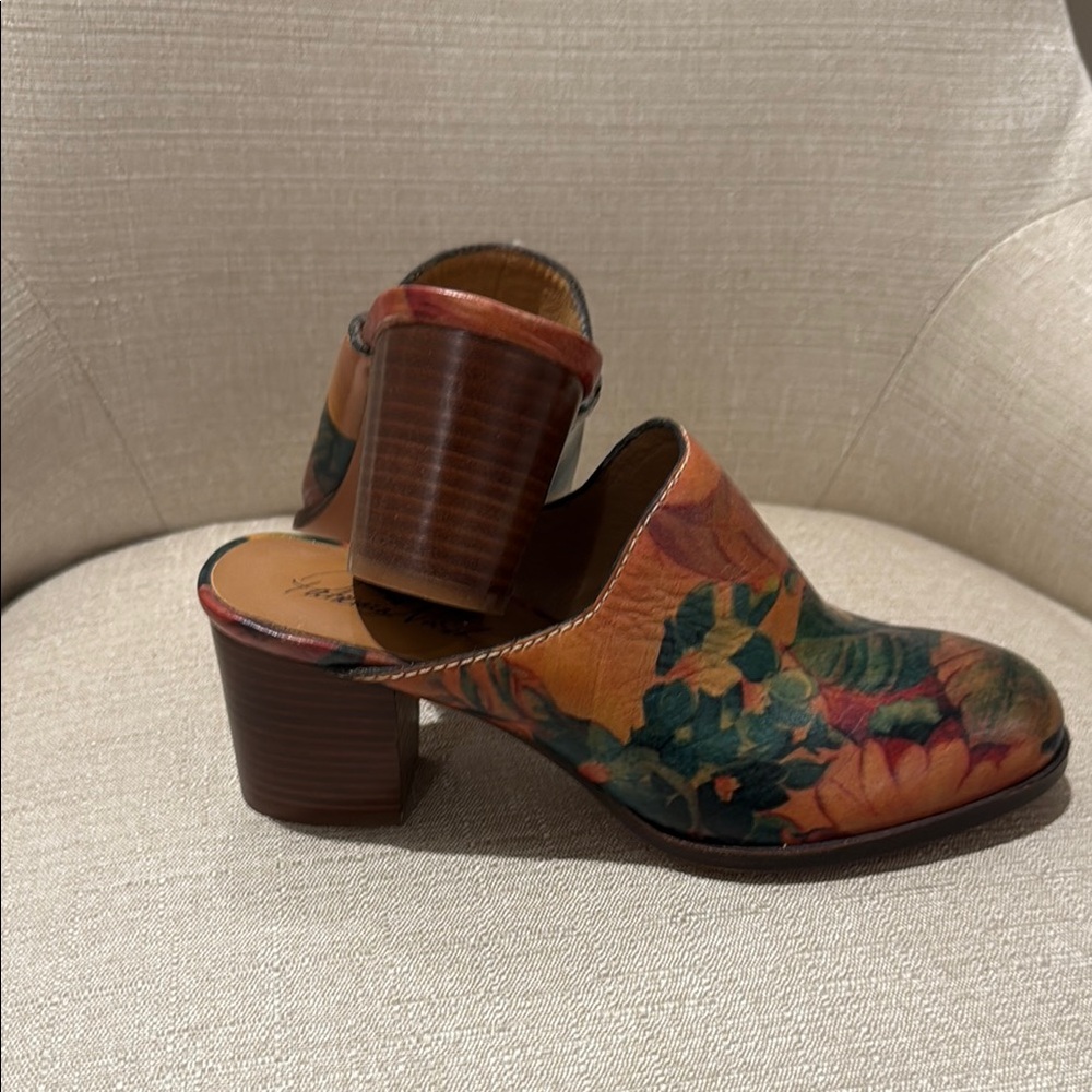 Never Worn - Patricia Nash Brown and Green Mules with Floral Design